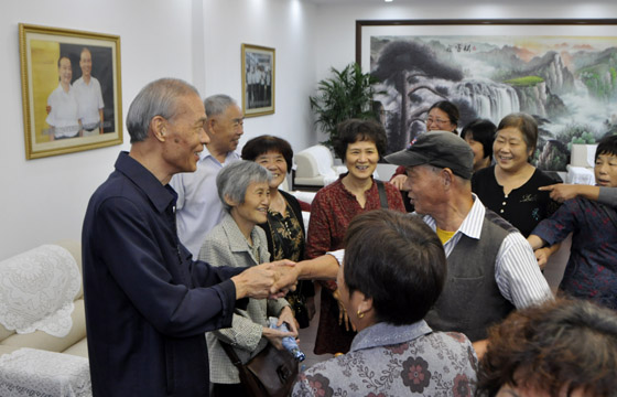 公海彩船电缆召开50周年迈职工座谈会